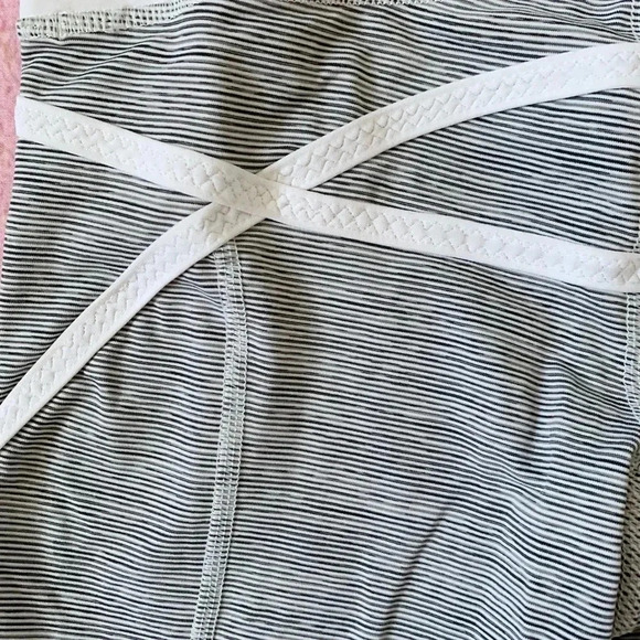 Lululemon capri pants - Picture 9 of 10